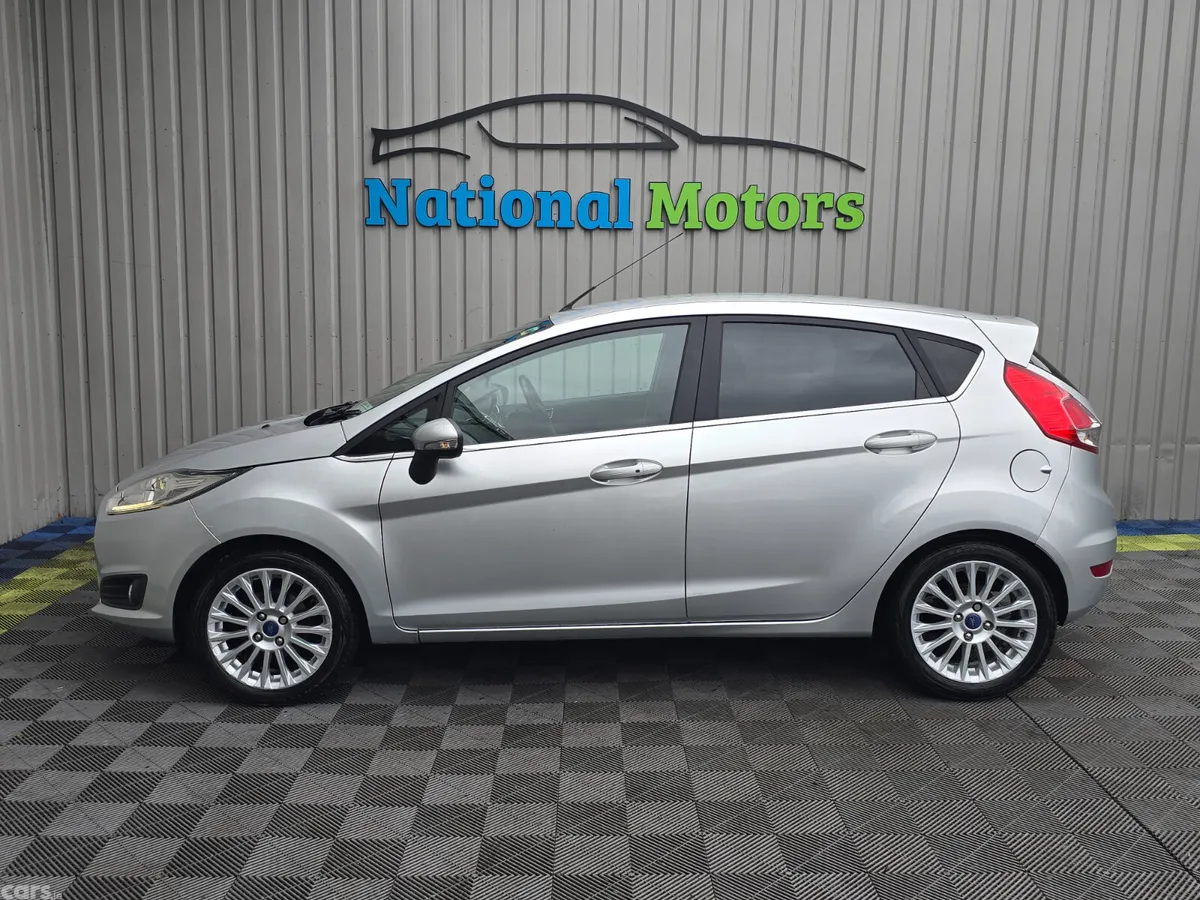 Ford Fiesta Hatchback, Petrol, 2015, Silver