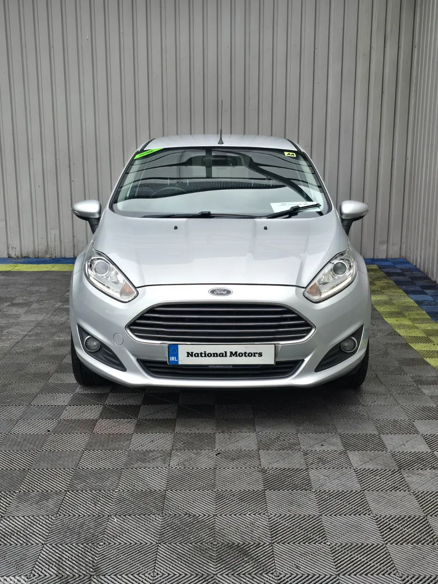 Ford Fiesta Hatchback, Petrol, 2015, Silver