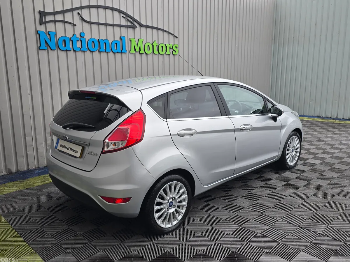 Ford Fiesta Hatchback, Petrol, 2015, Silver