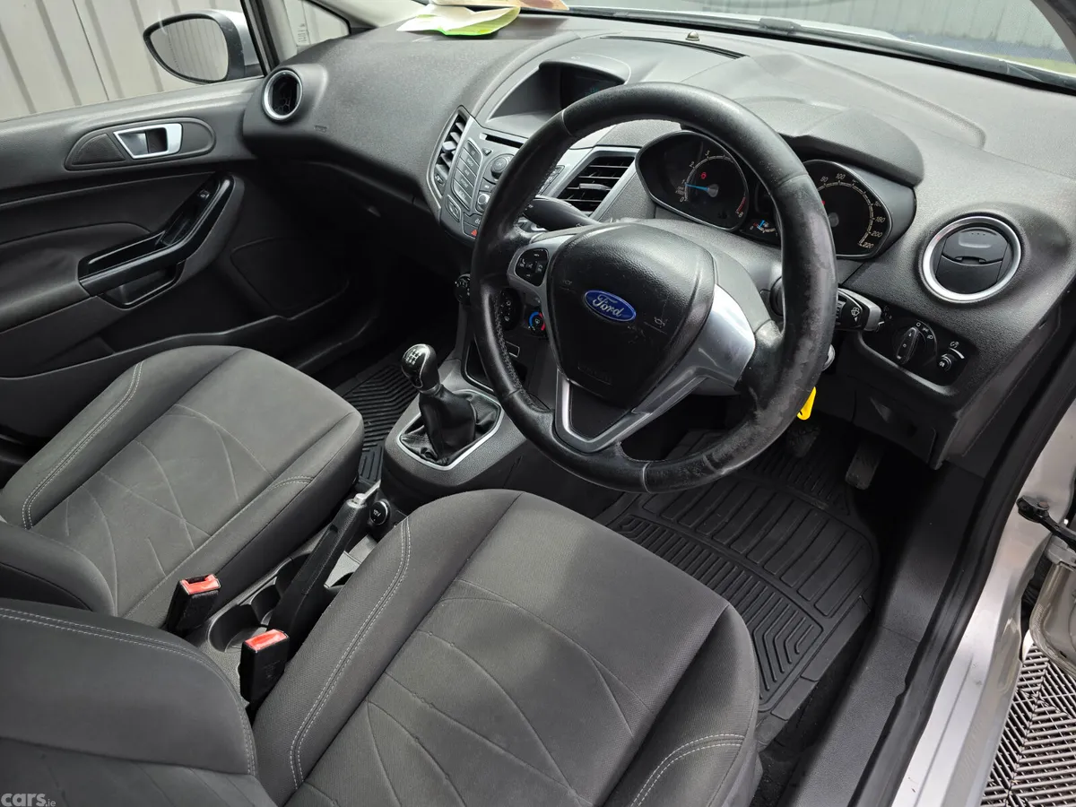 Ford Fiesta Hatchback, Petrol, 2015, Silver