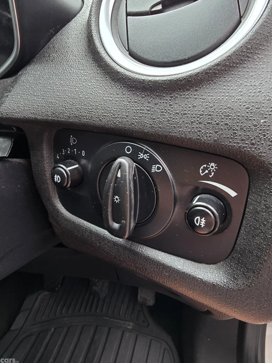 Ford Fiesta Hatchback, Petrol, 2015, Silver
