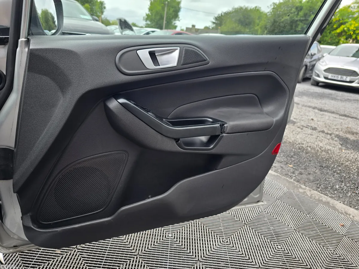 Ford Fiesta Hatchback, Petrol, 2015, Silver