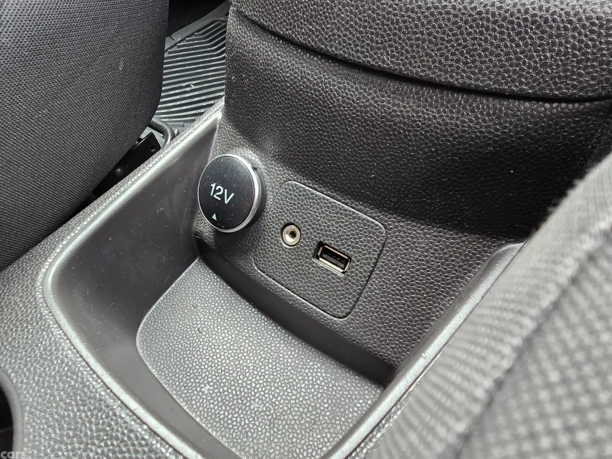 Ford Fiesta Hatchback, Petrol, 2015, Silver