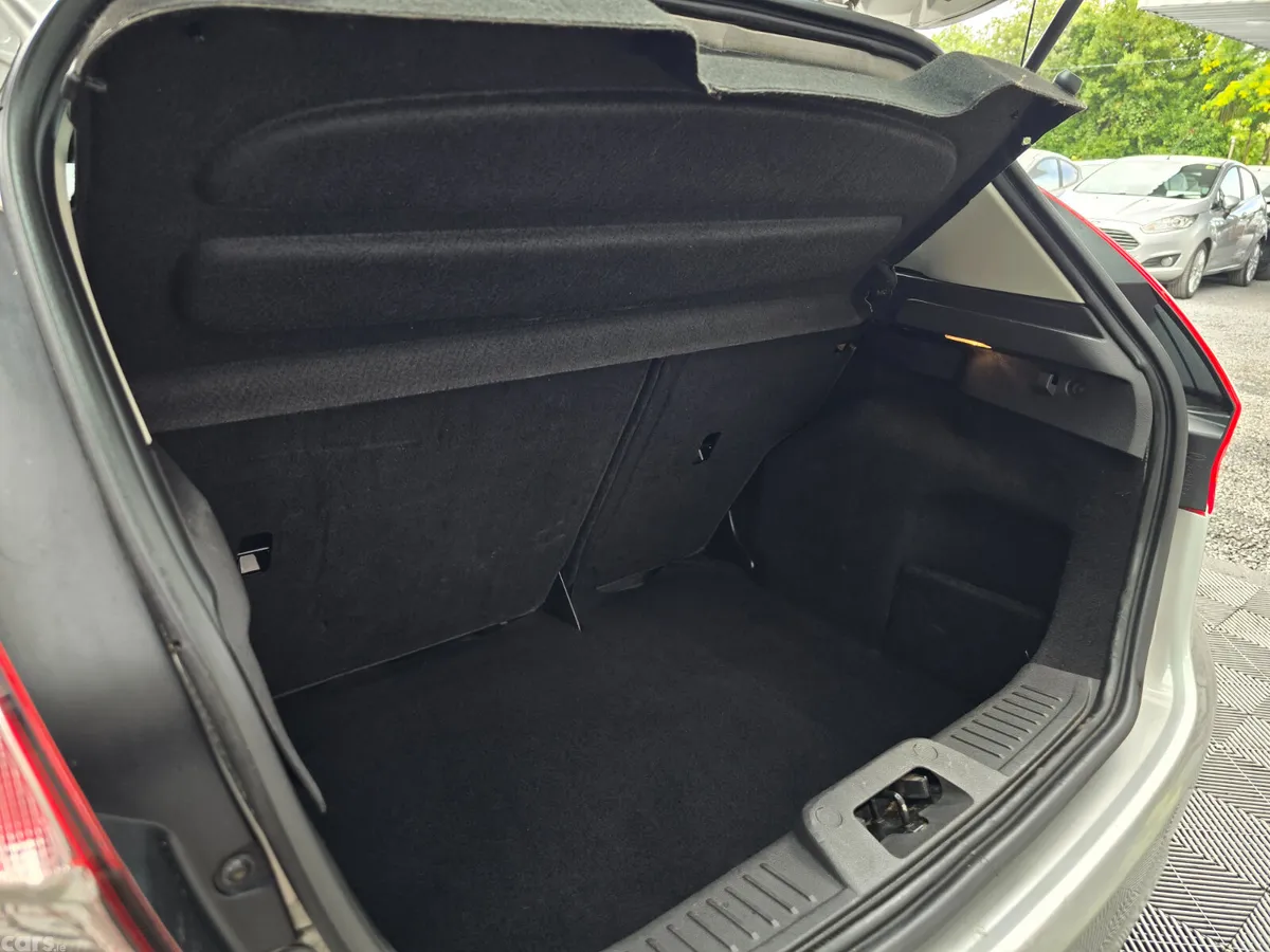 Ford Fiesta Hatchback, Petrol, 2015, Silver