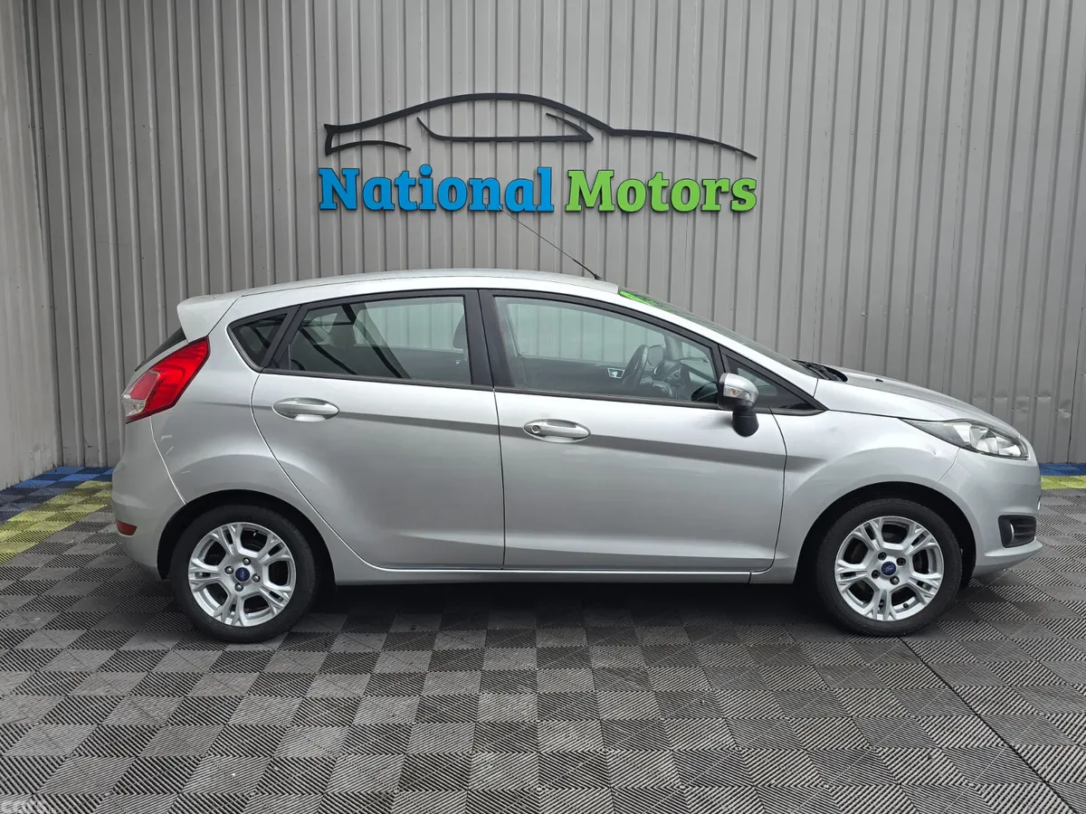 Ford Fiesta Hatchback, Petrol, 2015, Silver