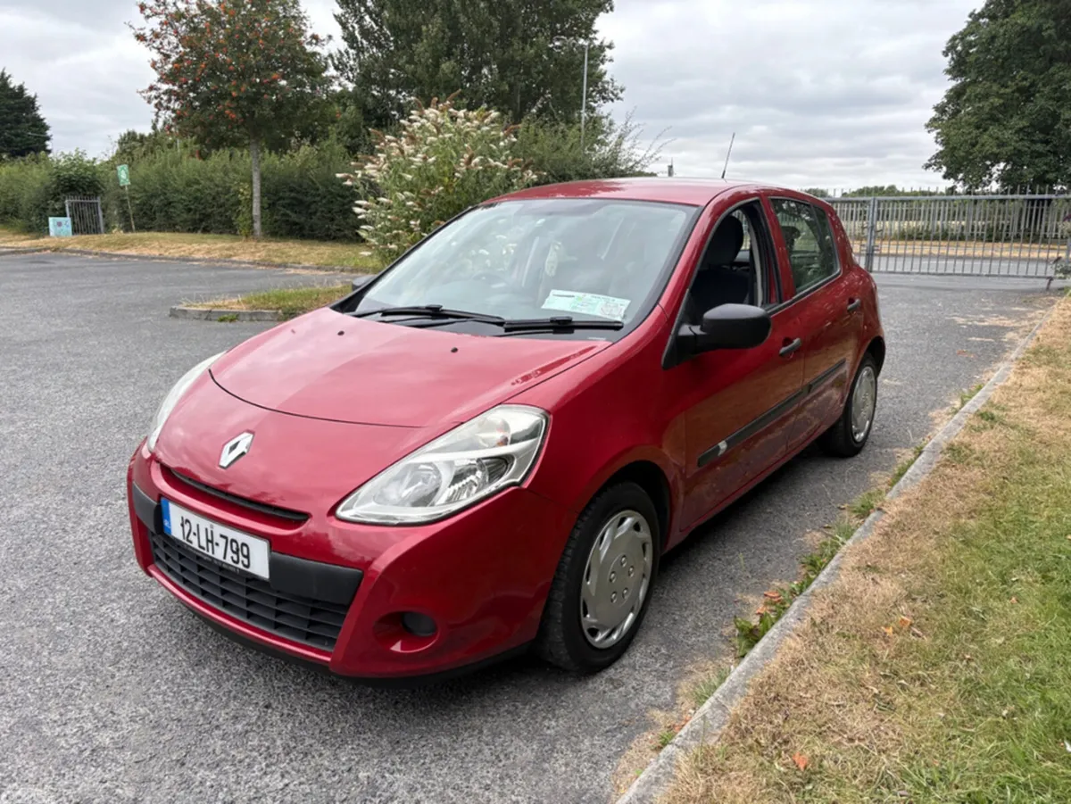 Renault Clio Hatchback, Gas, 2012, Red