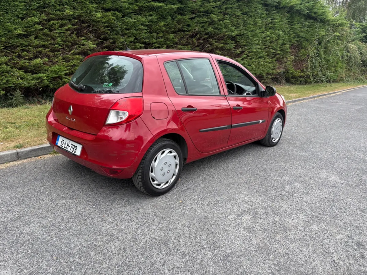 Renault Clio Hatchback, Gas, 2012, Red