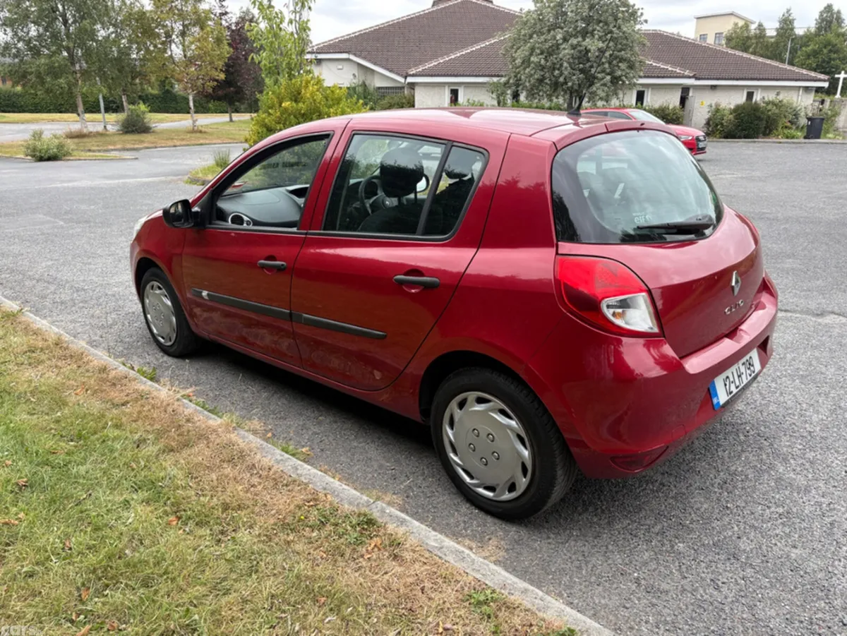 Renault Clio Hatchback, Gas, 2012, Red