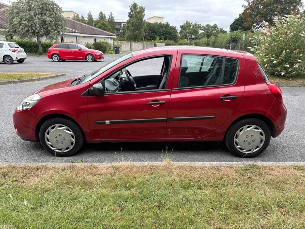Renault Clio Hatchback, Gas, 2012, Red