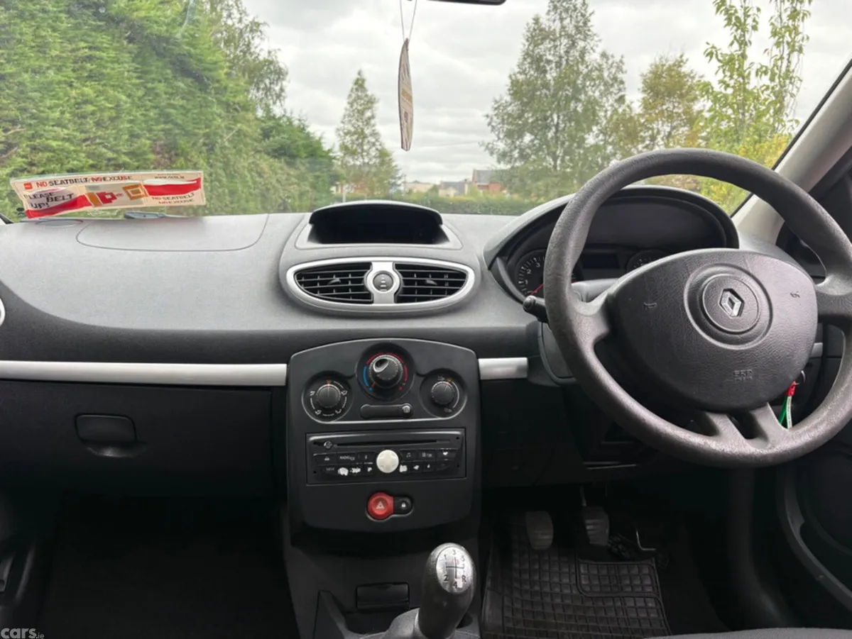 Renault Clio Hatchback, Gas, 2012, Red