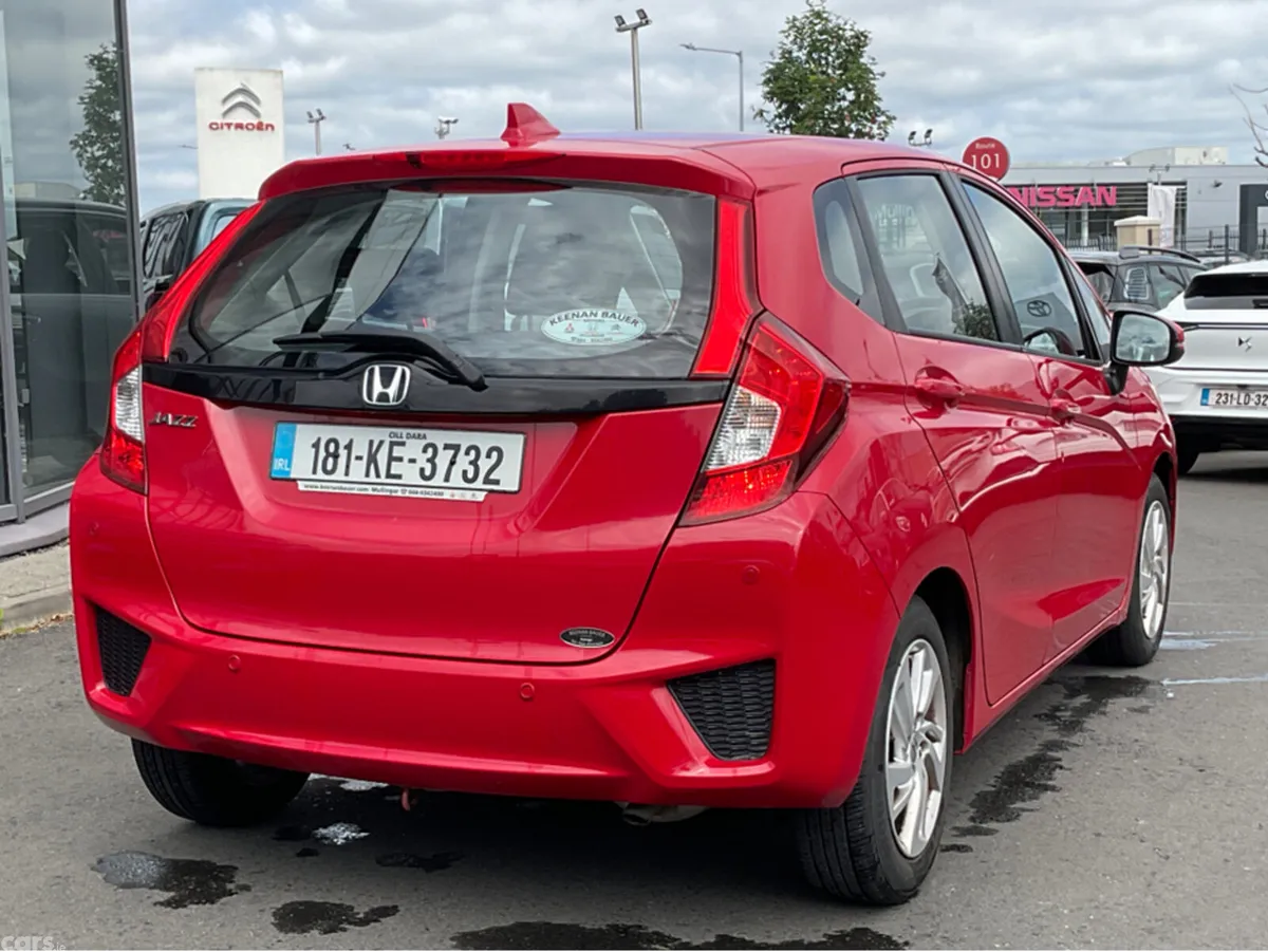 Honda Jazz Hatchback, Petrol, 2018, Red