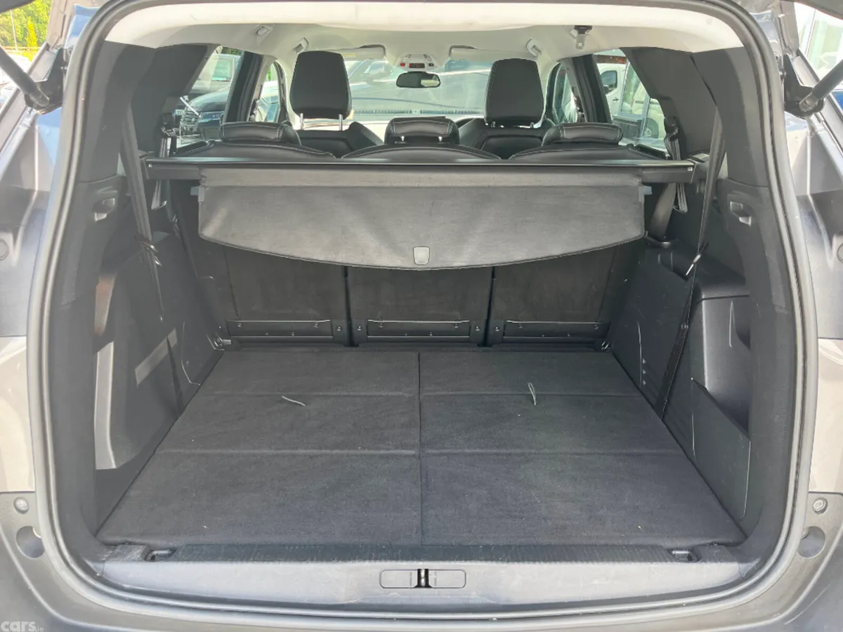 Peugeot 5008 MPV, Diesel, 2022, Grey