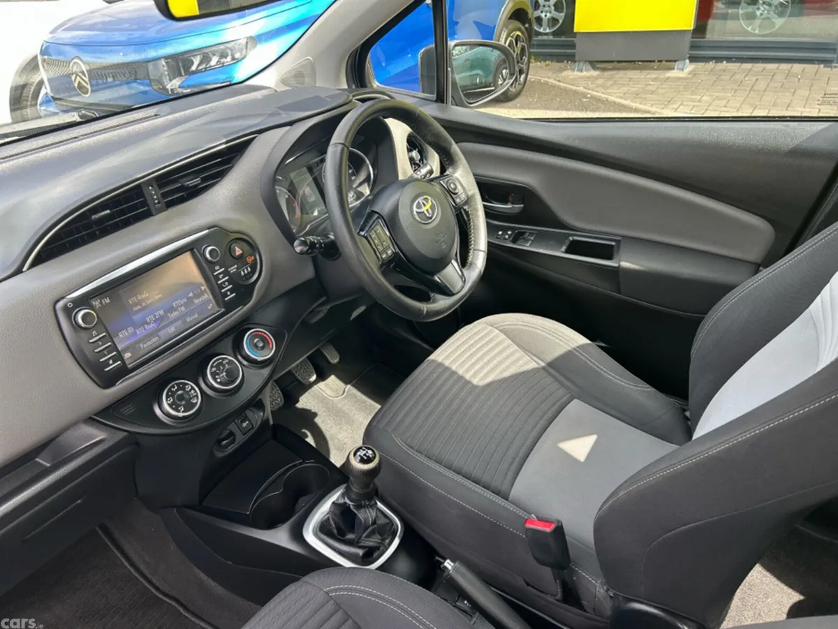 Toyota Yaris Hatchback, Petrol, 2018, Grey