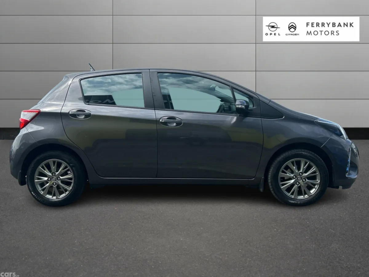 Toyota Yaris Hatchback, Petrol, 2018, Grey