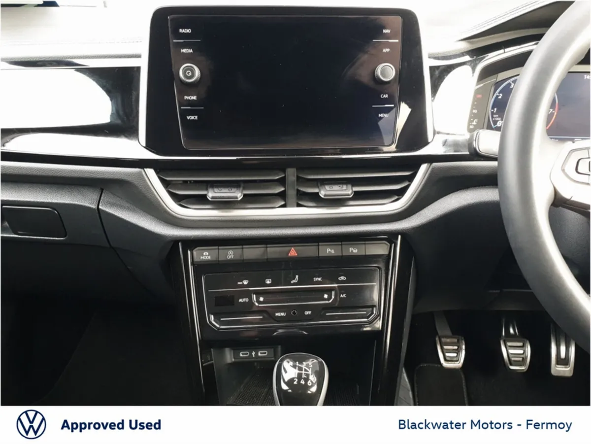 Volkswagen T-Roc SUV, Petrol, 2024, Red