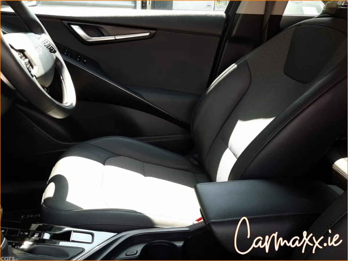 Kia Niro Hatchback, Petrol, 2024, Grey