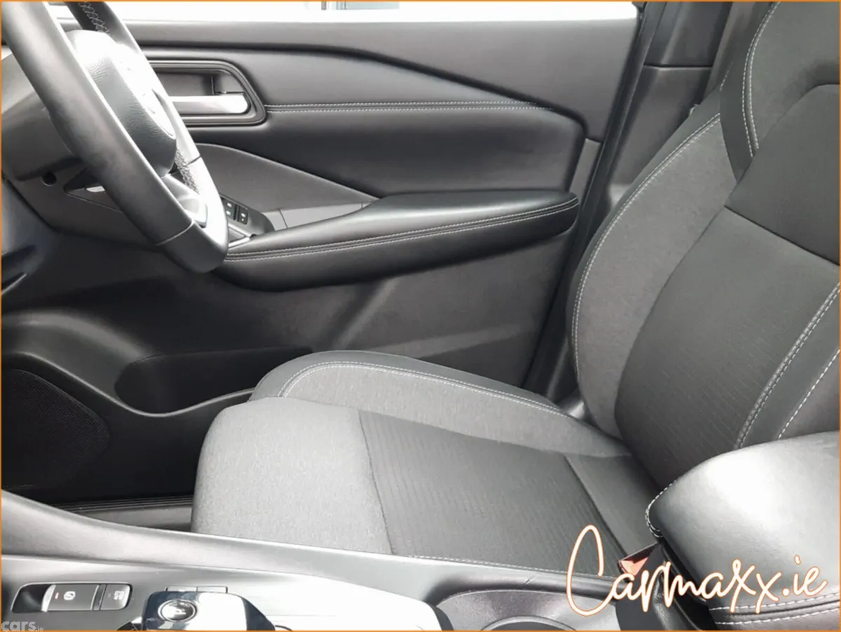 Nissan Qashqai MPV, Petrol, 2024, Black