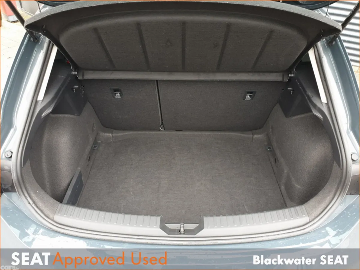 SEAT Leon Hatchback, Diesel, 2025, Blue