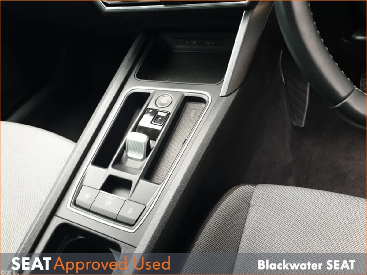 SEAT Leon Hatchback, Diesel, 2025, Blue