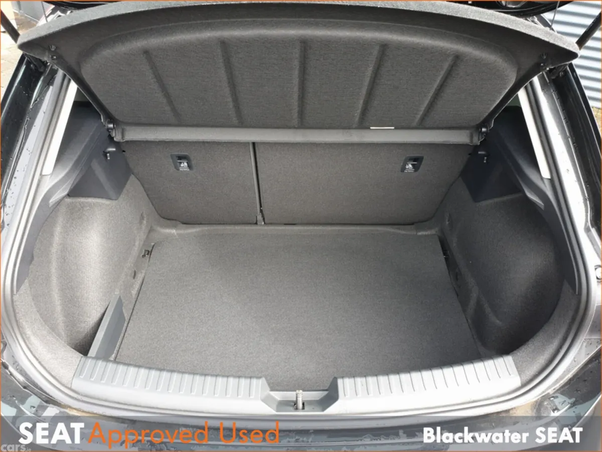 SEAT Leon Hatchback, Diesel, 2025, Black