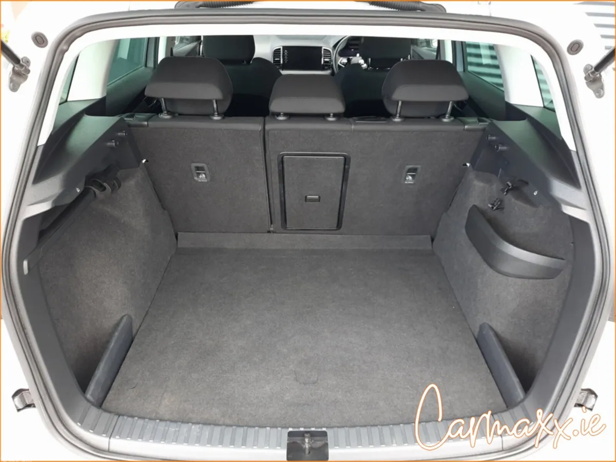 Skoda Karoq SUV, Petrol, 2024, Grey