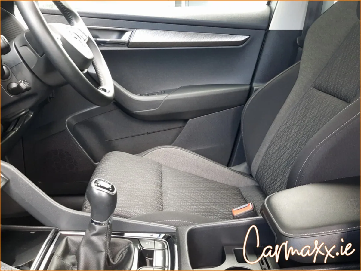 Skoda Karoq SUV, Petrol, 2024, Grey