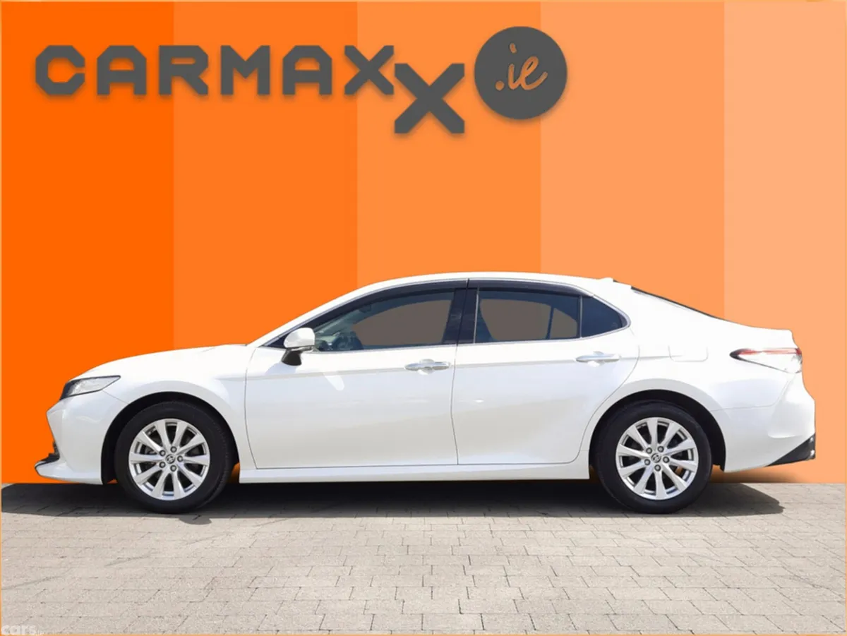 Toyota Camry Hatchback, Petrol, 2020, White