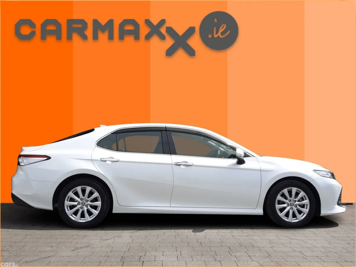 Toyota Camry Hatchback, Petrol, 2020, White