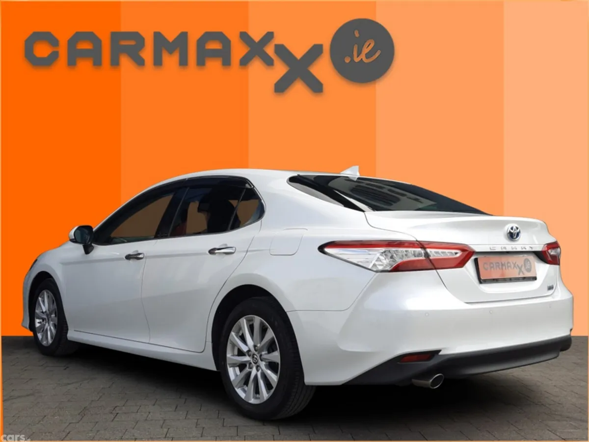 Toyota Camry Hatchback, Petrol, 2020, White