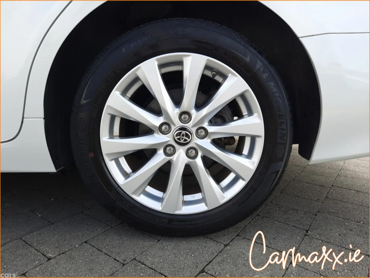 Toyota Camry Hatchback, Petrol, 2020, White