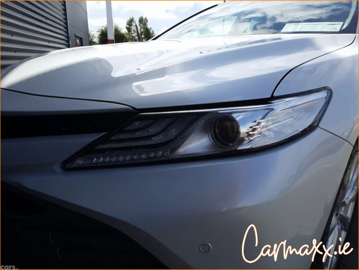 Toyota Camry Hatchback, Petrol, 2020, White