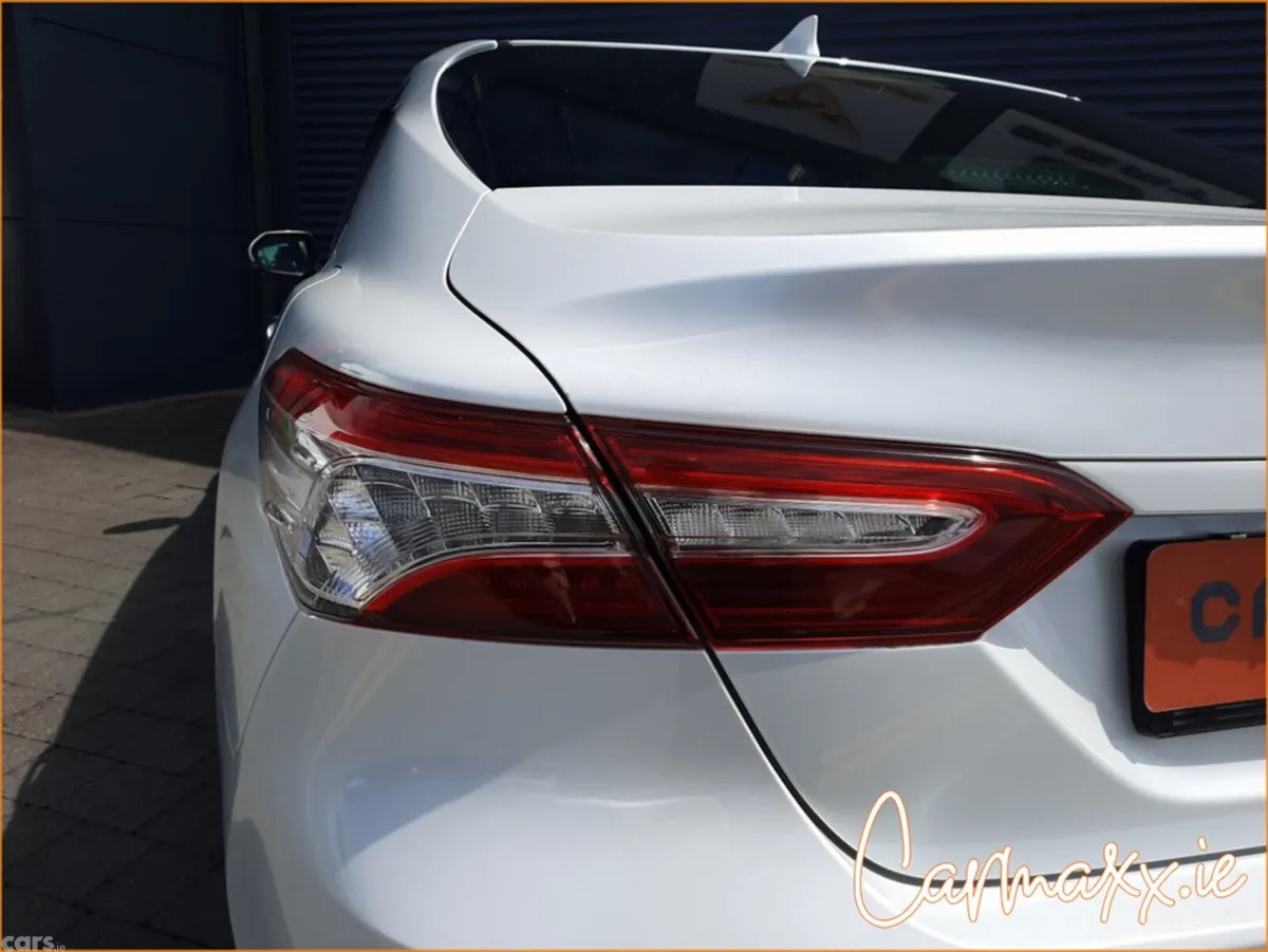 Toyota Camry Hatchback, Petrol, 2020, White