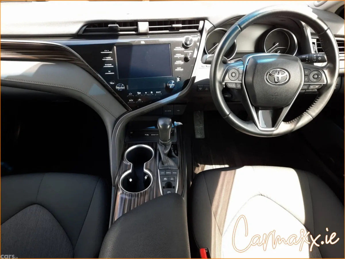Toyota Camry Hatchback, Petrol, 2020, White