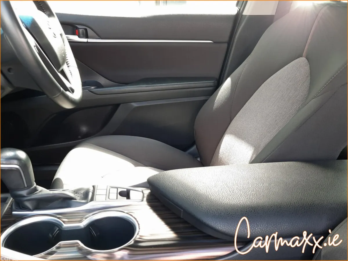 Toyota Camry Hatchback, Petrol, 2020, White