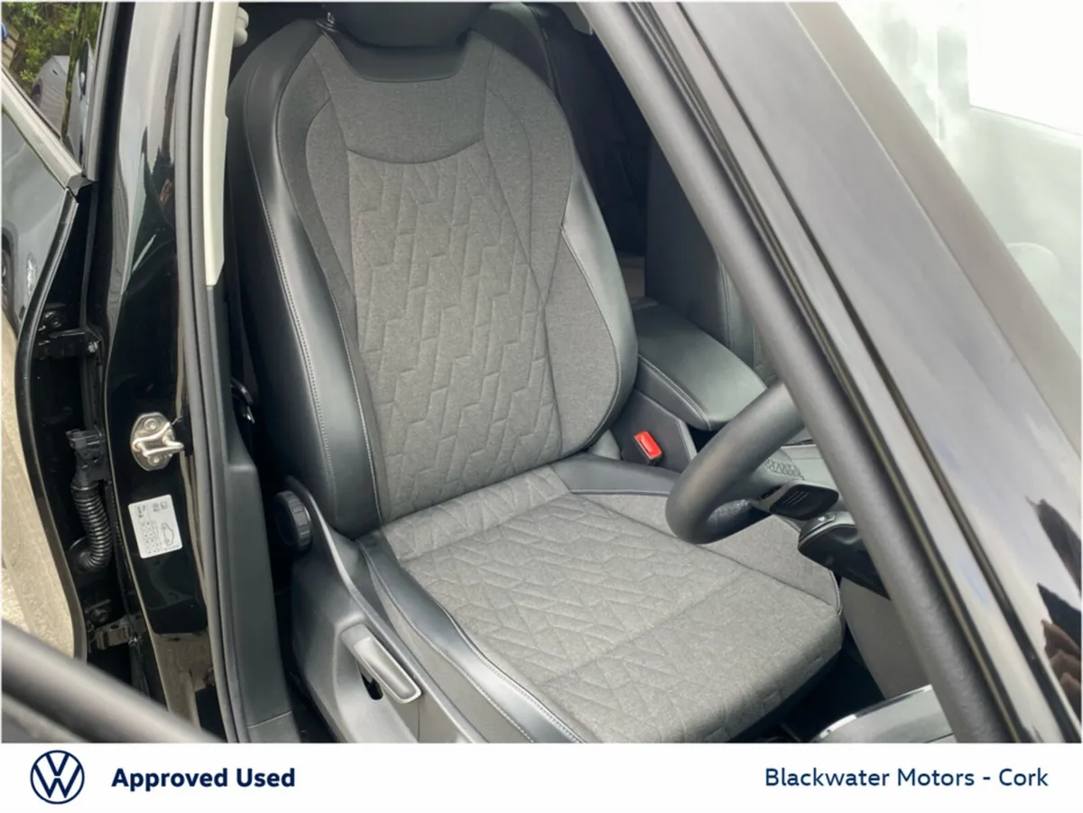 Volkswagen Tiguan SUV, Petrol Plug-in Hybrid, 2025, Black