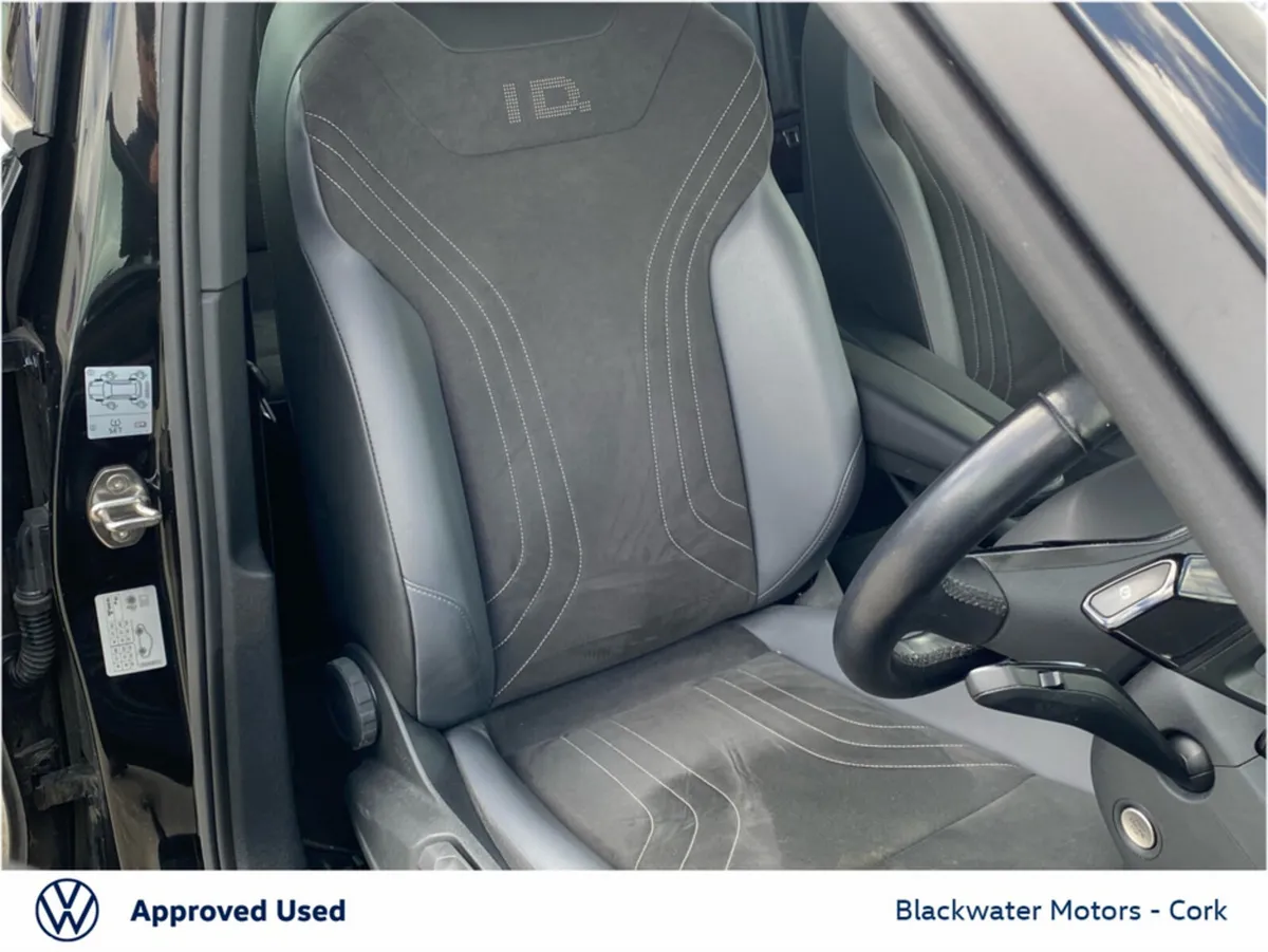 Volkswagen ID.4 Hatchback, Electric, 2023, Black