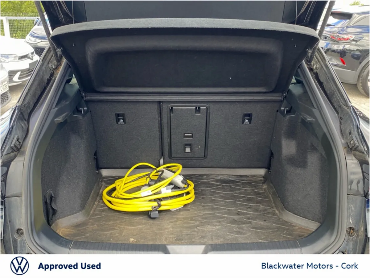 Volkswagen ID.4 Hatchback, Electric, 2023, Black