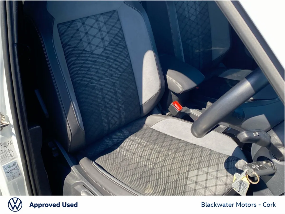 Volkswagen T-Roc SUV, Petrol, 2023, White