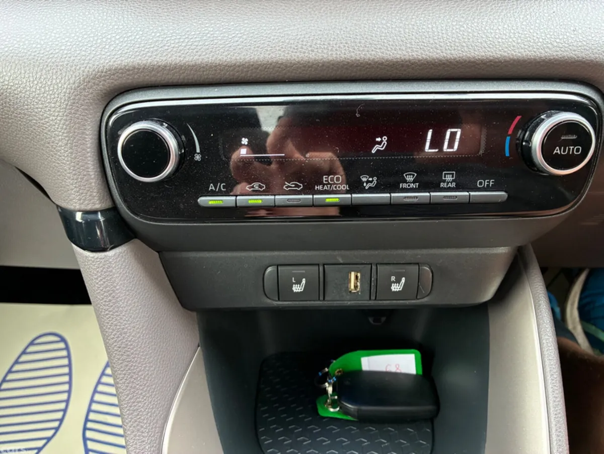 Toyota Yaris Hatchback, Petrol, 2020, Red