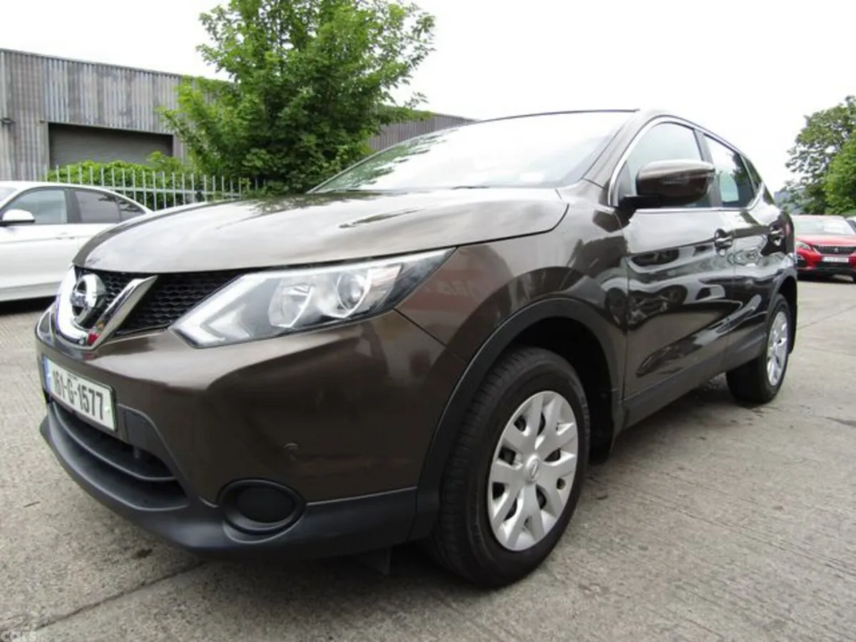 Nissan Qashqai MPV, Petrol, 2016, Brown