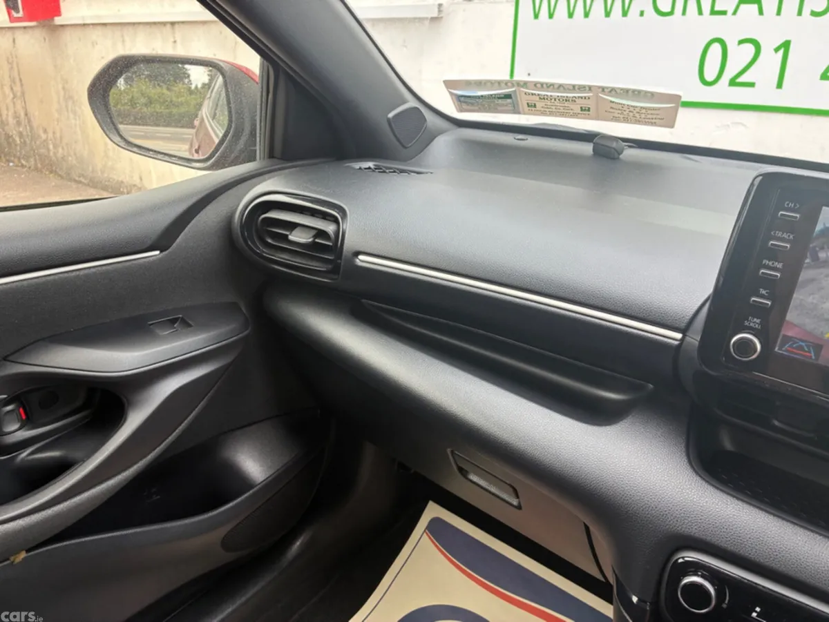 Toyota Yaris Hatchback, Petrol, 2021, Red