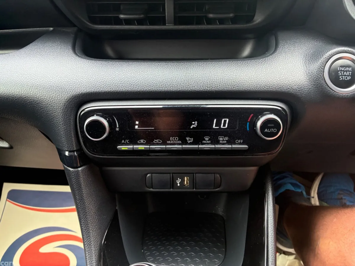 Toyota Yaris Hatchback, Petrol, 2021, Red
