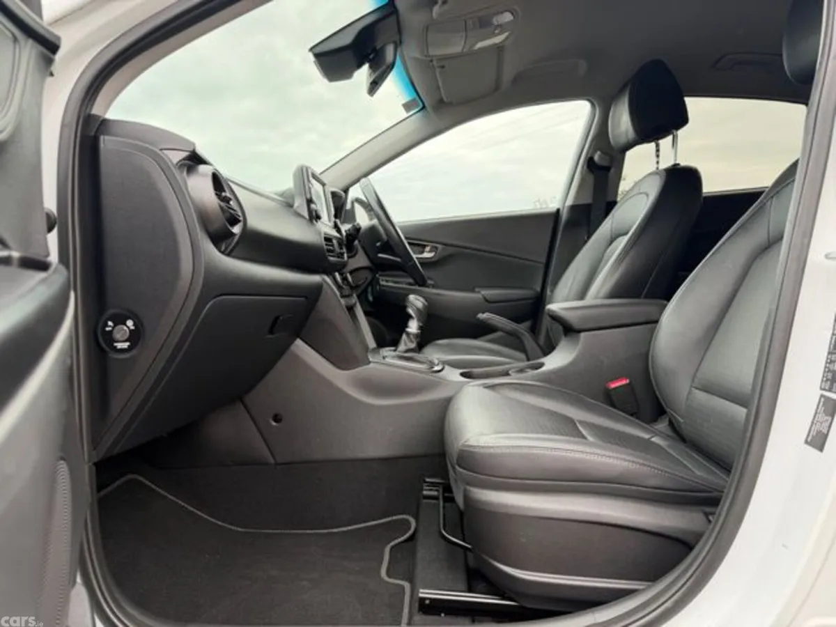 Hyundai KONA MPV, Petrol, 2021, White