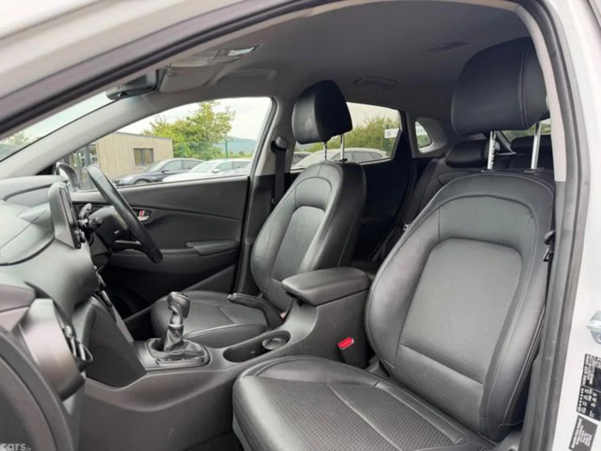 Hyundai KONA MPV, Petrol, 2021, White