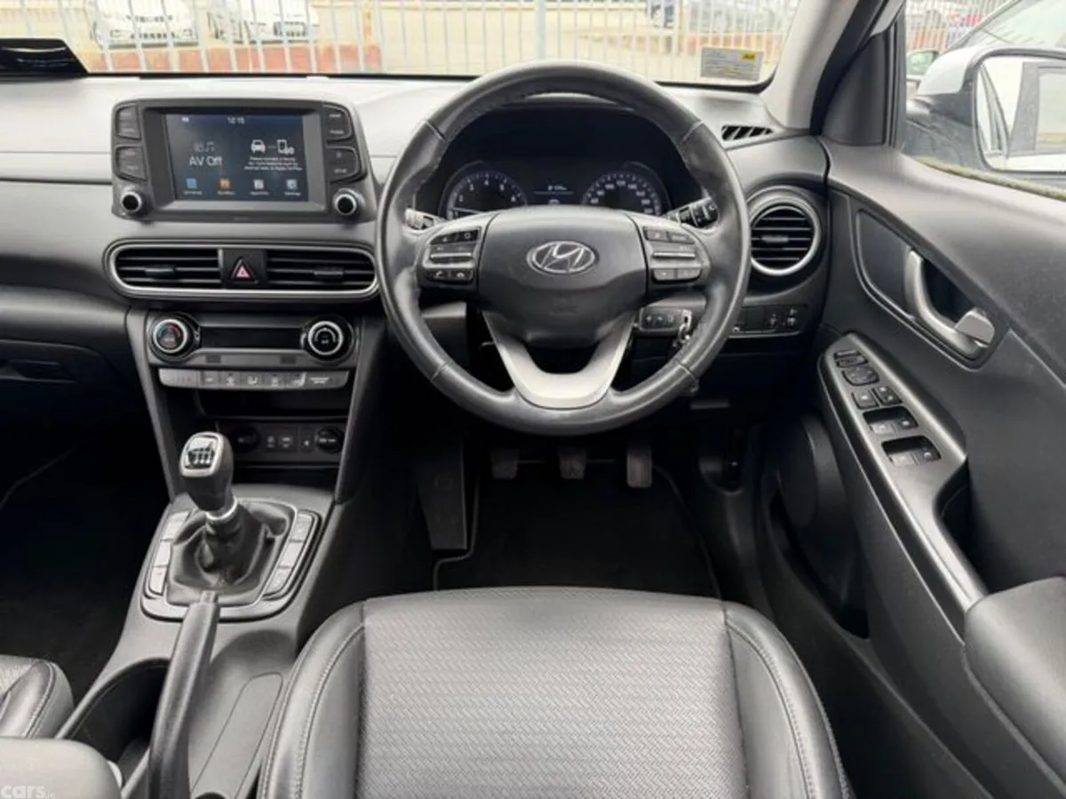 Hyundai KONA MPV, Petrol, 2021, White