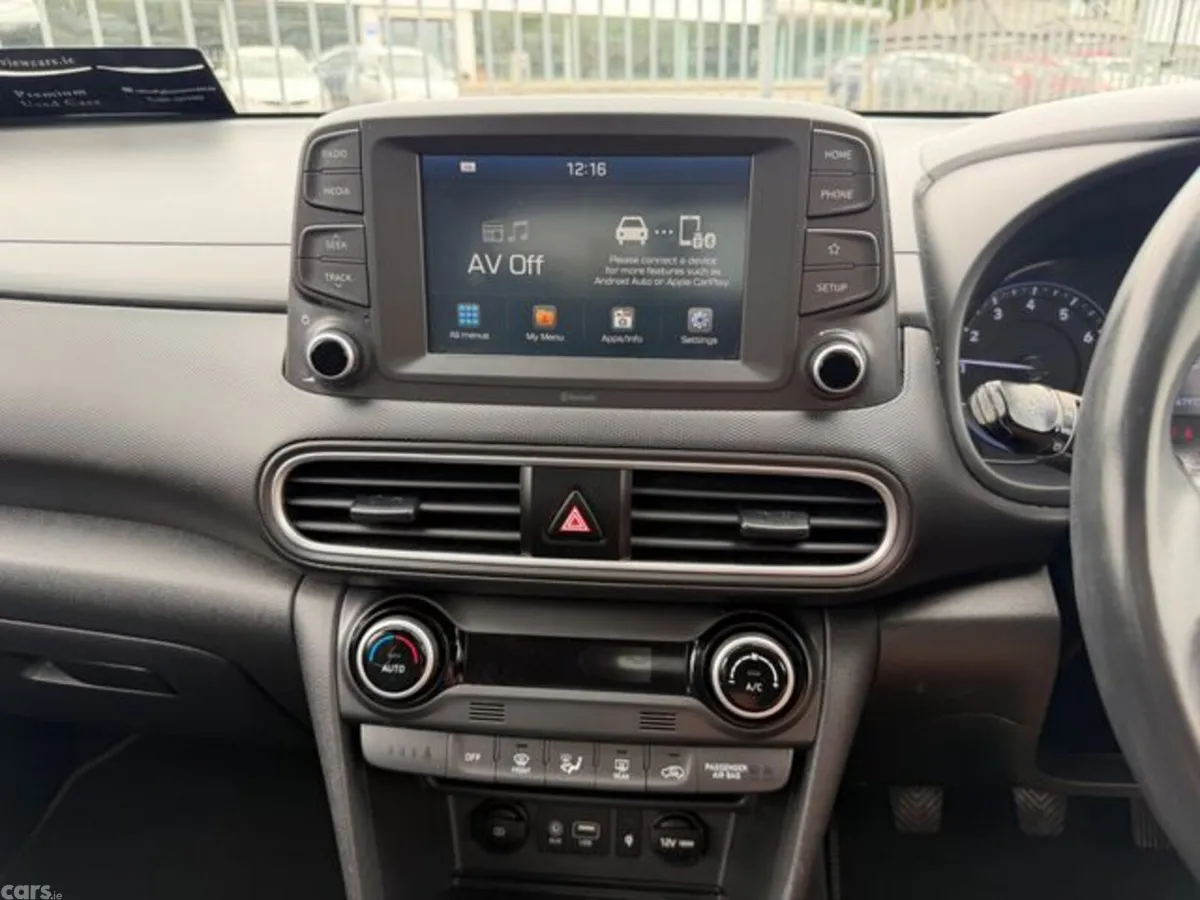 Hyundai KONA MPV, Petrol, 2021, White