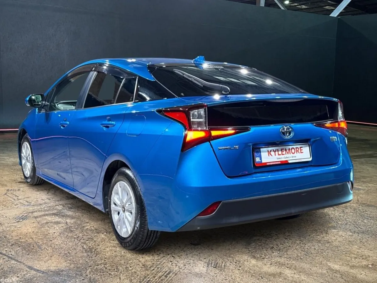 Toyota Prius Hatchback, Petrol Hybrid, 2022, Blue