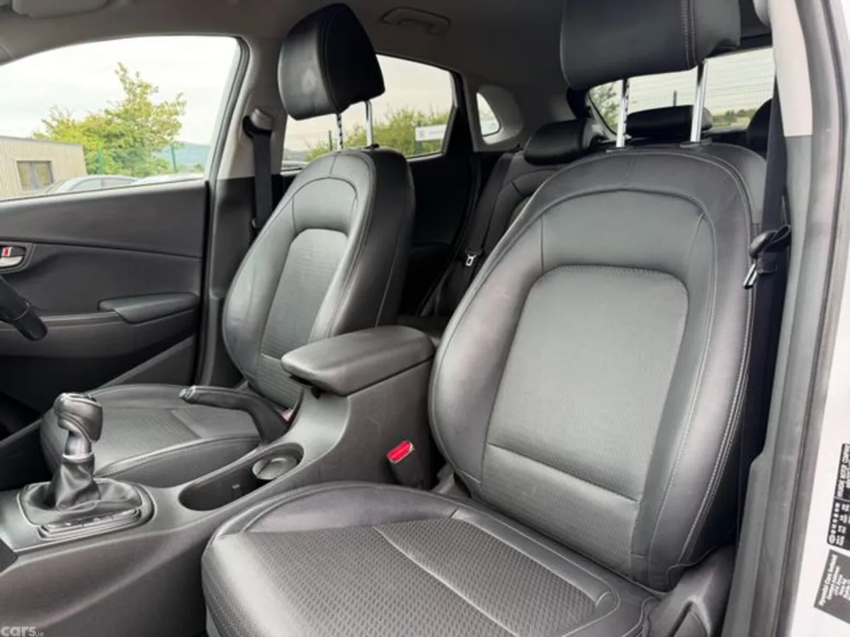 Hyundai KONA MPV, Petrol, 2021, White