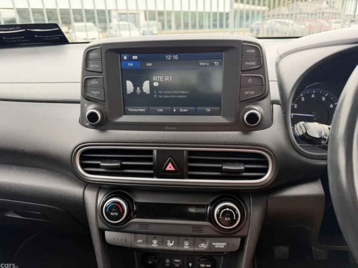 Hyundai KONA MPV, Petrol, 2021, White