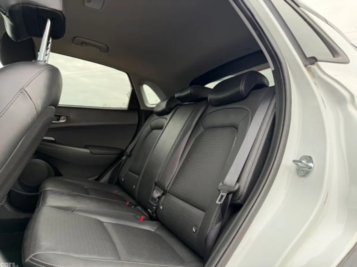 Hyundai KONA MPV, Petrol, 2021, White